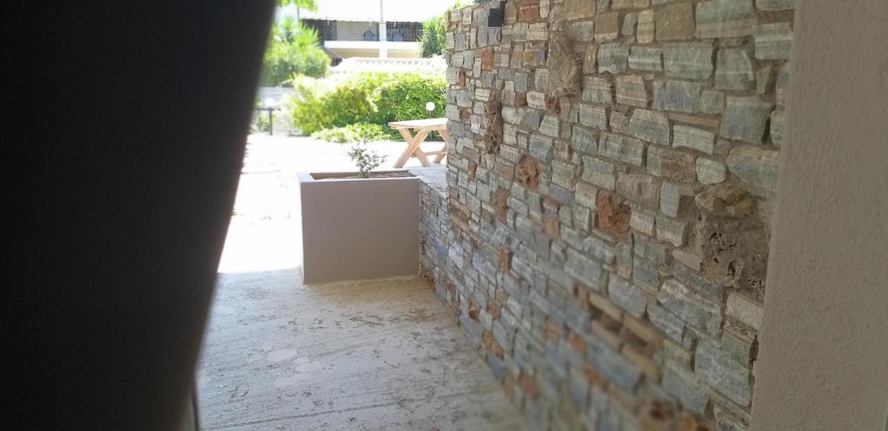 Petries Studios Agioi Apostoloi  Luaran gambar