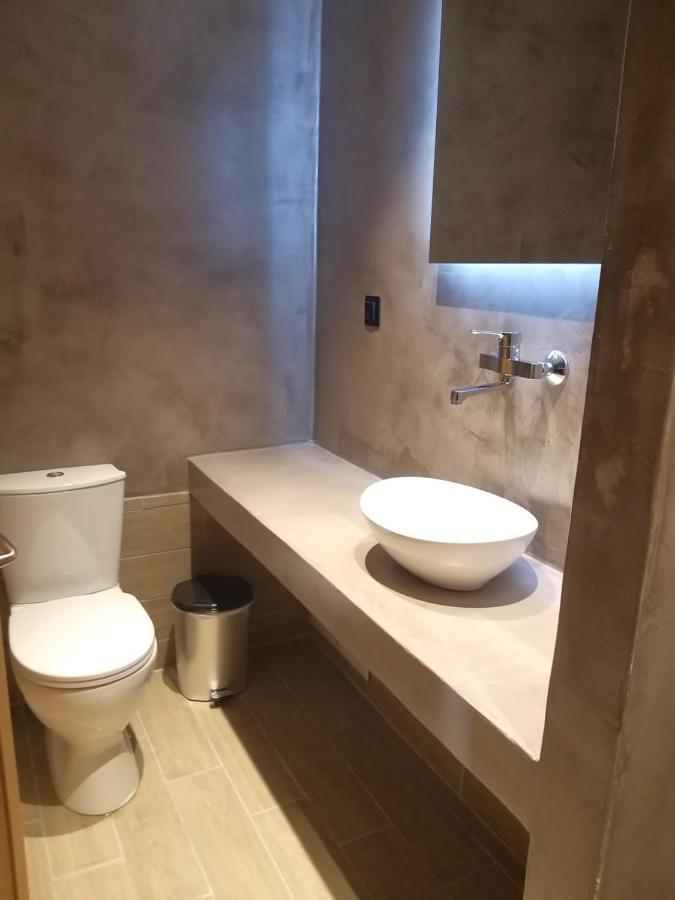 Petries Studios Agioi Apostoloi  Luaran gambar
