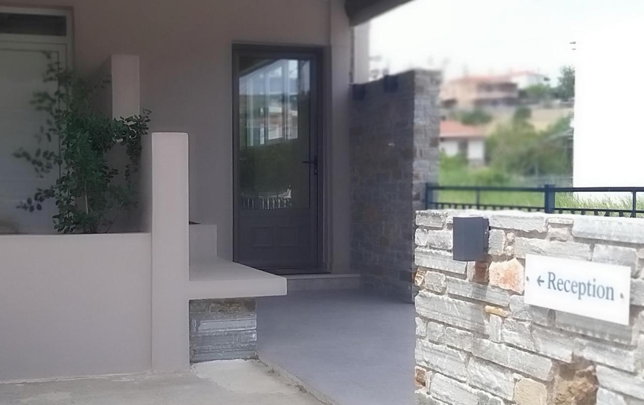 Petries Studios Agioi Apostoloi  Luaran gambar