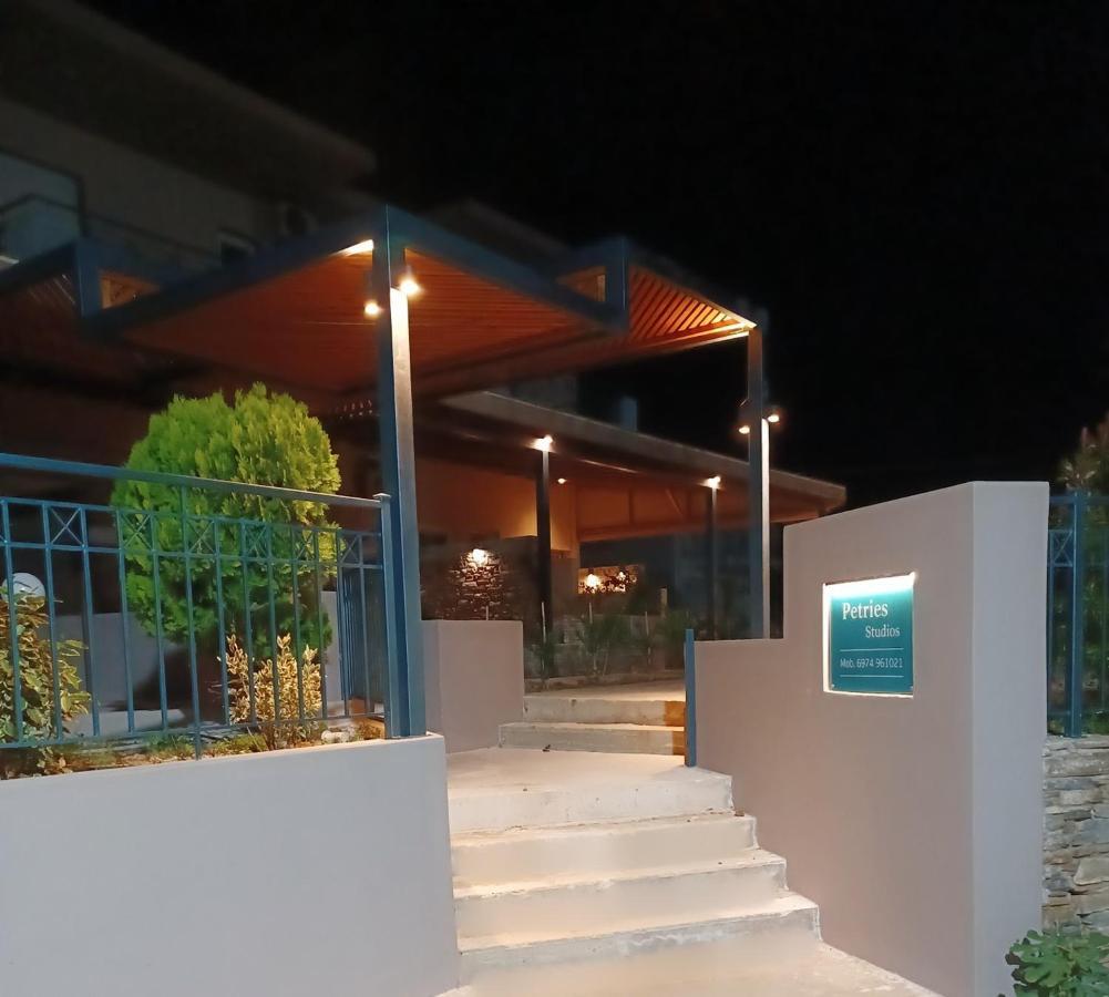 Petries Studios Agioi Apostoloi  Luaran gambar