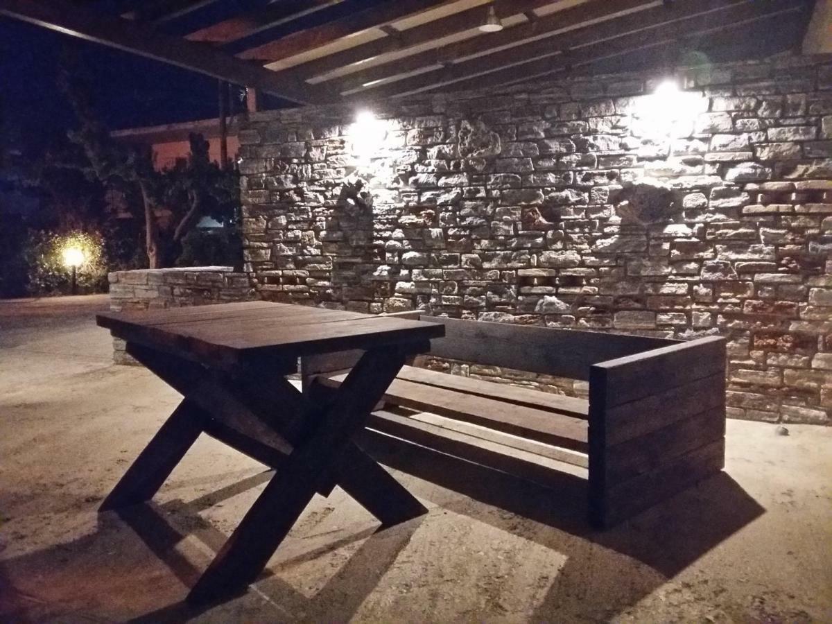 Petries Studios Agioi Apostoloi  Luaran gambar